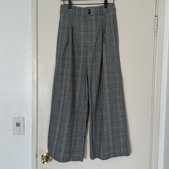 Pleated Wide-Leg Pants in Plaid - Picture 5 of 5